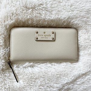 Kate Spade  zip-around continental wallet